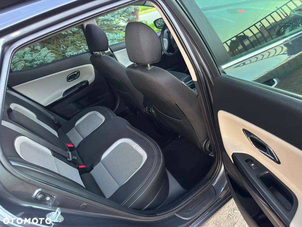 Kia Ceed 1.6 GDI DCT Platinum Edition - 9