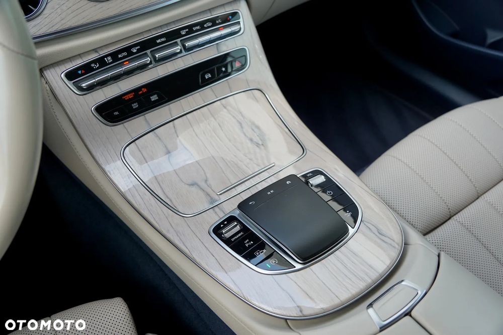 Mercedes-Benz Klasa E 300 Avantgarde - 32