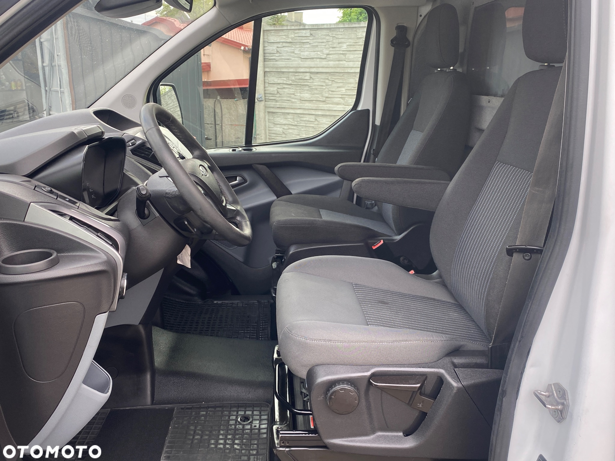 Ford TRANSIT CUSTOM - 9
