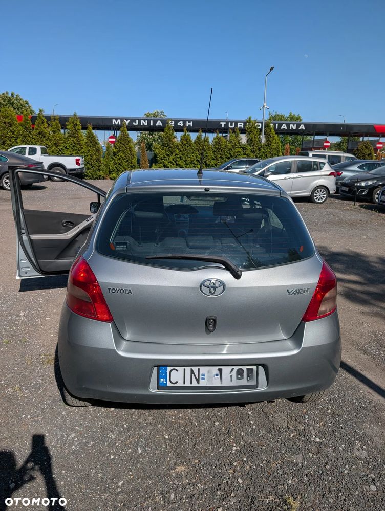 Toyota Yaris 1.3 Luna A/C - 6