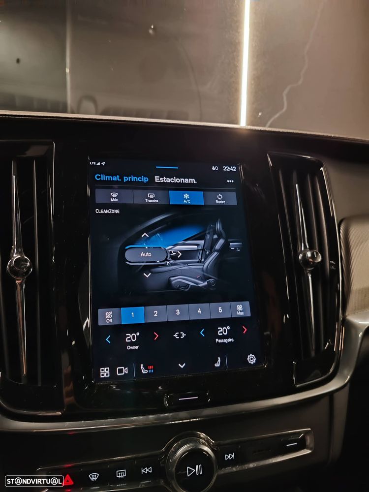 Volvo XC 60 T6 AWD Recharge Geartronic RDesign Expression - 20