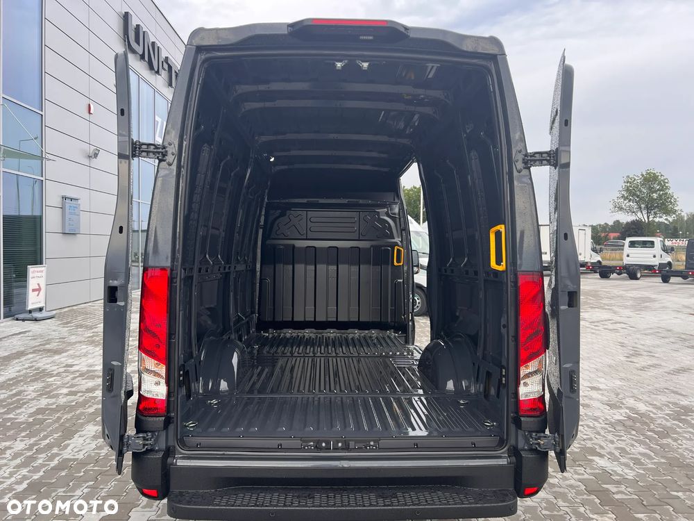 Iveco HIT CENOWY,DOSTĘPNY OD RĘKI,kubatura 12m3 - 12