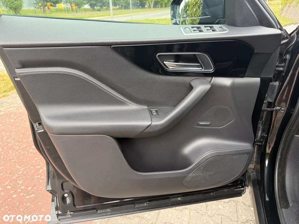 Jaguar F-Pace 2.0 i4D AWD R-Sport - 39