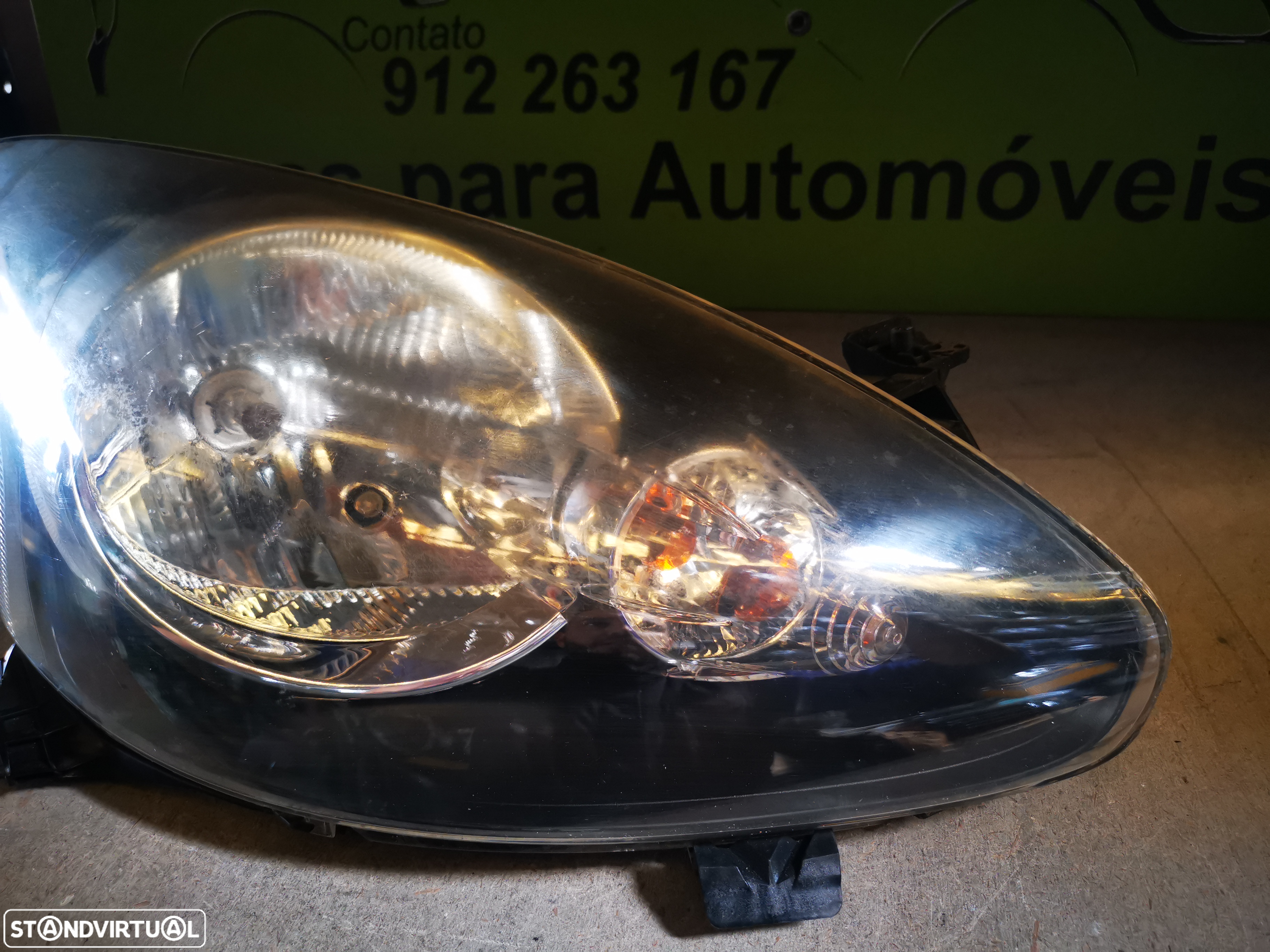 TOYOTA AYGO FAROL DIREITO - FF437 - 2
