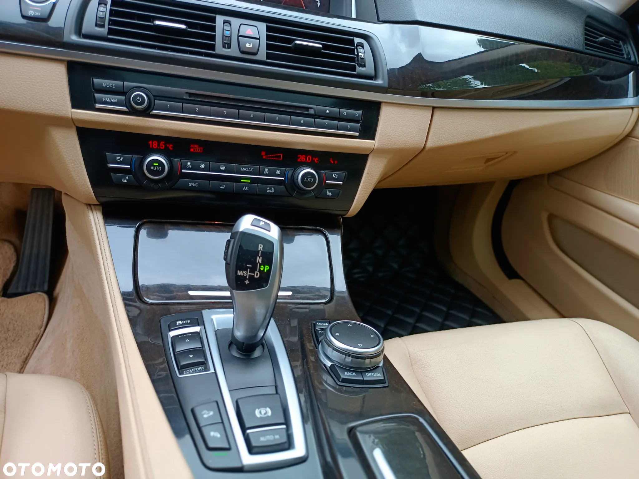 BMW Seria 5 528i xDrive Luxury Line - 23