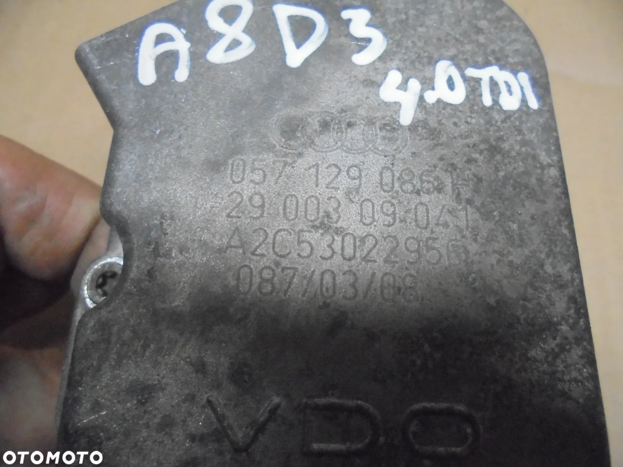 AUDI A8 D3 4.0 TDI NASTAWNIK KOLEKTORA 057129086H - 3