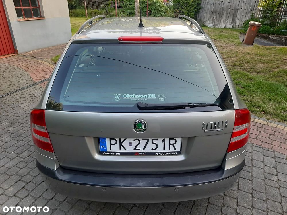 Skoda Octavia 1.6 Combi Style - 14