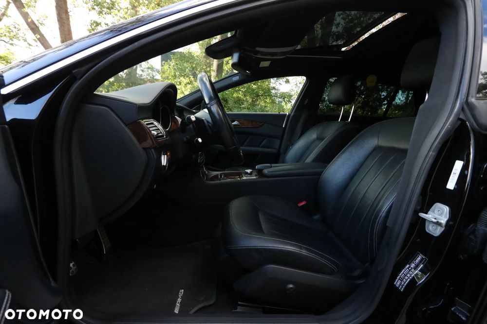 Mercedes-Benz CLS 350 CDI 4-Matic BlueEff - 35