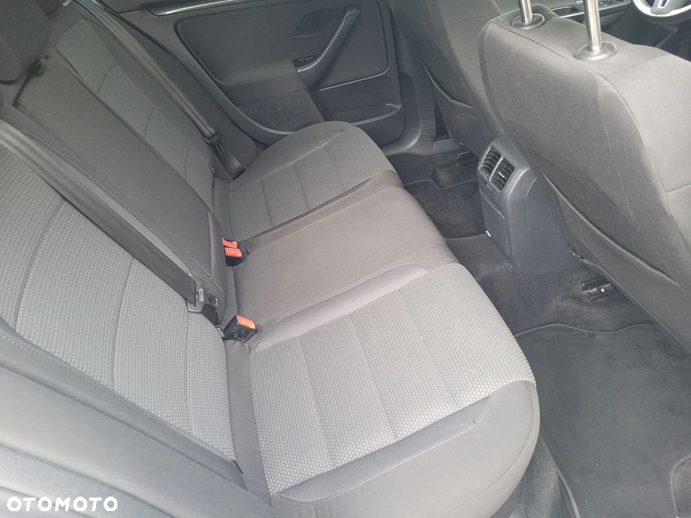 Volkswagen Golf - 11