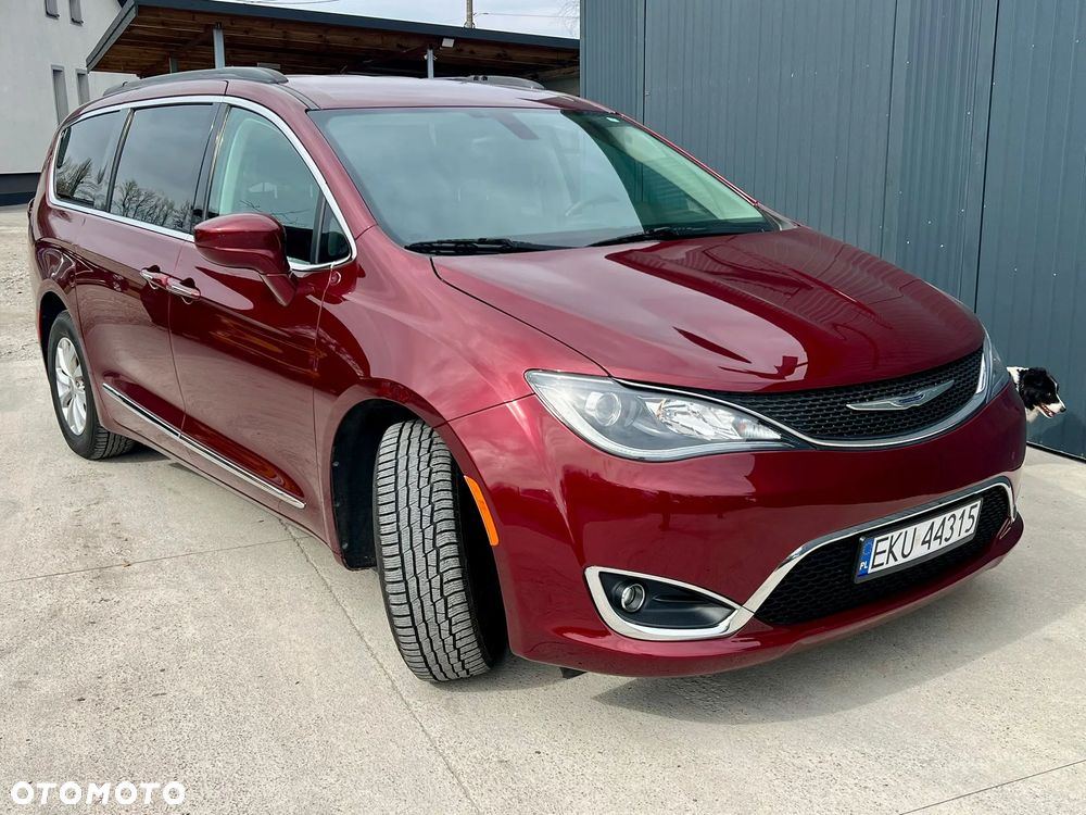 Chrysler Pacifica - 1