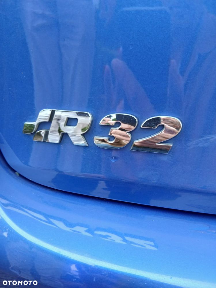 Volkswagen Golf R32 - 15