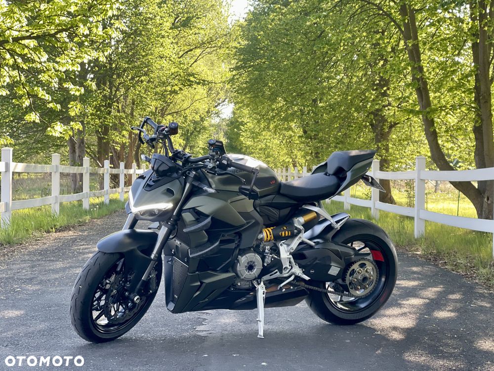 Ducati Streetfighter V2 - 1