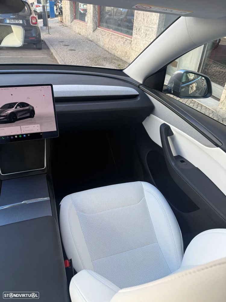 Tesla Model Y - 13