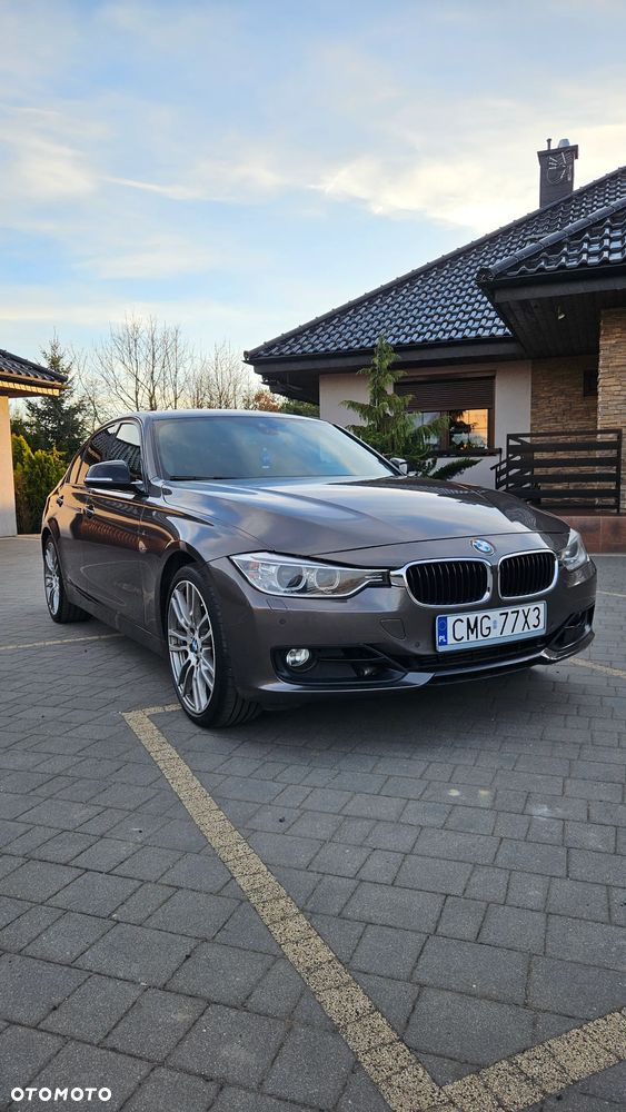 BMW Seria 3 318d Sport Line - 3