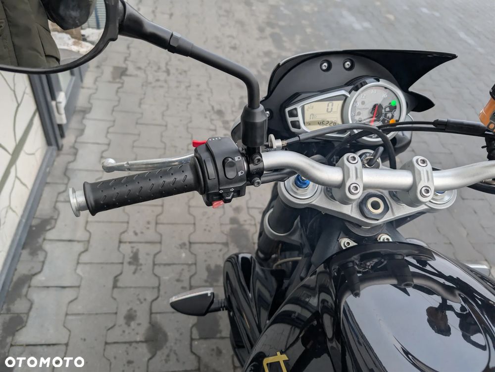 Triumph Street Triple - 17