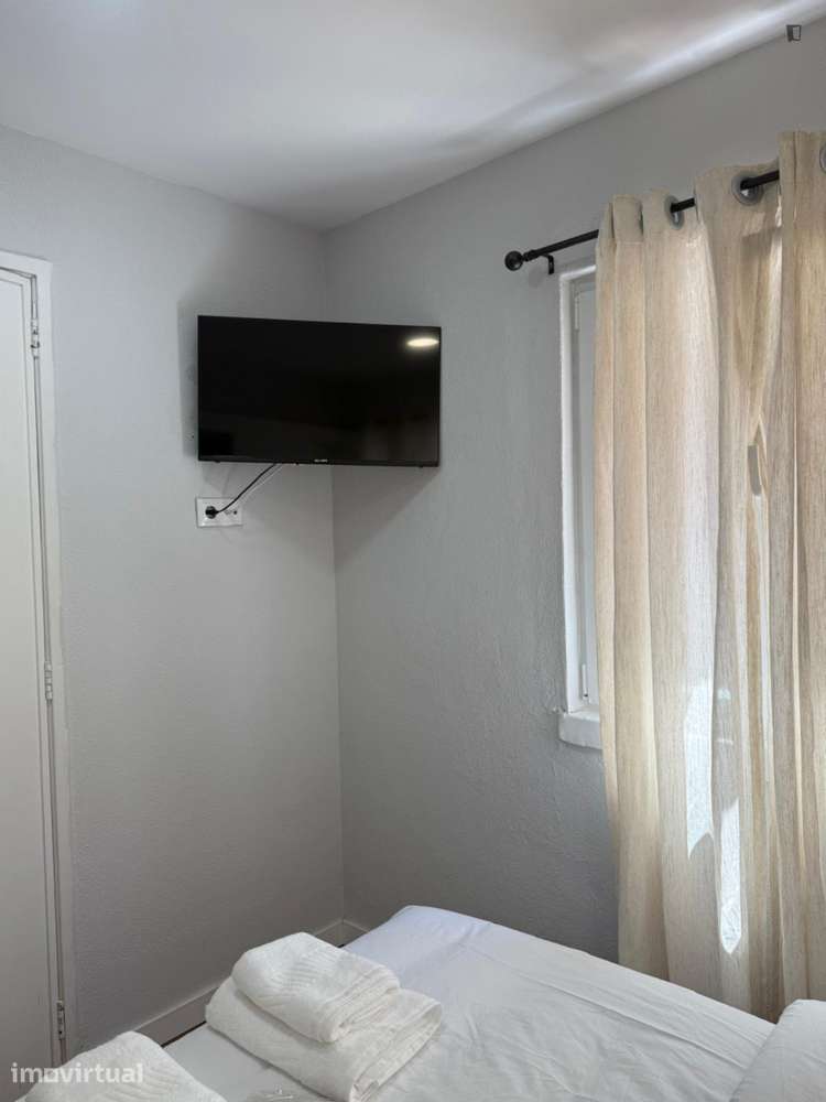 Quarto - localizado em Amadora Lisbon - Grande imagem: 2/24