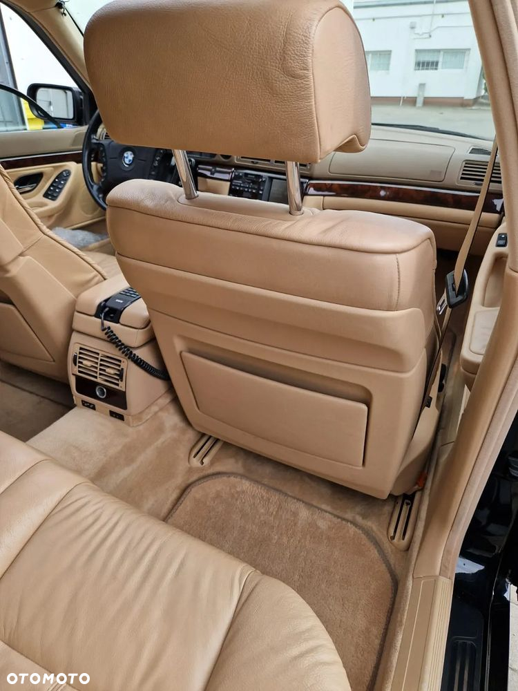 BMW Seria 7 740i - 39