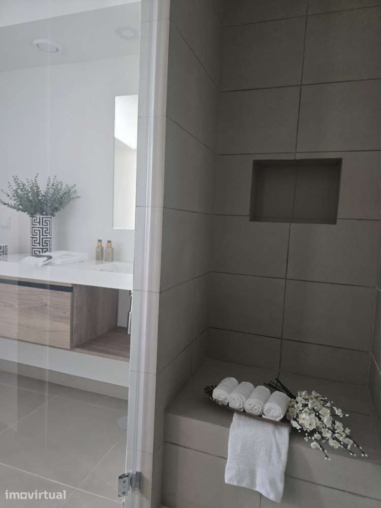 Jardim Emídia — T1 Duplex · 28