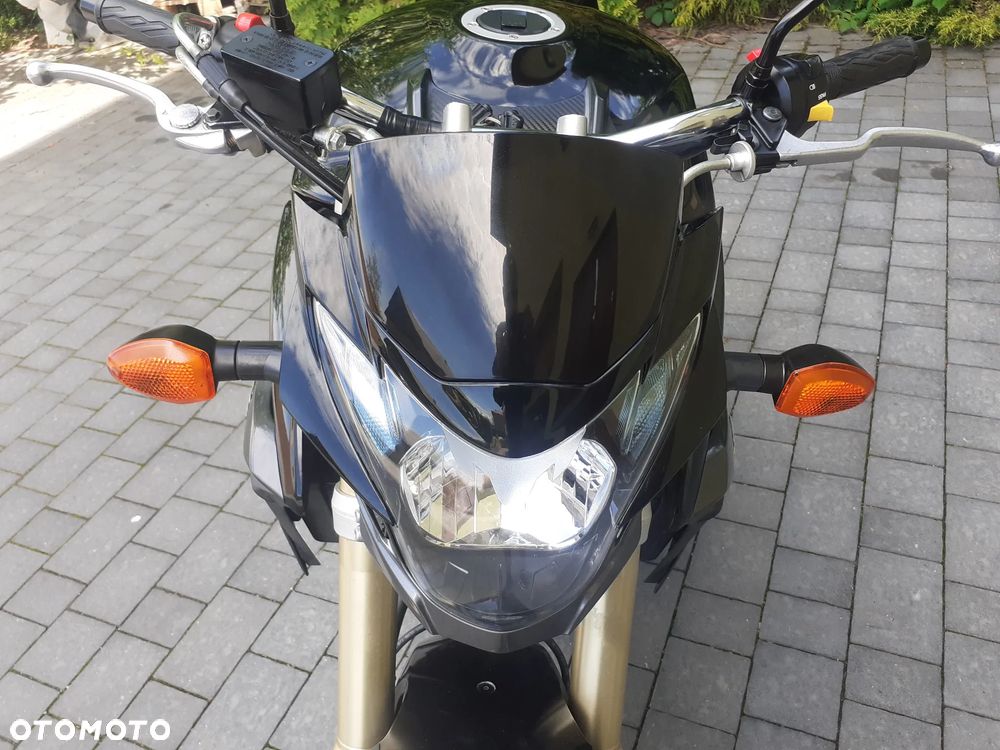 Suzuki GSR - 8