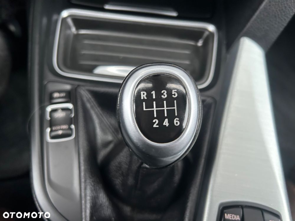 BMW Seria 3 320d - 38