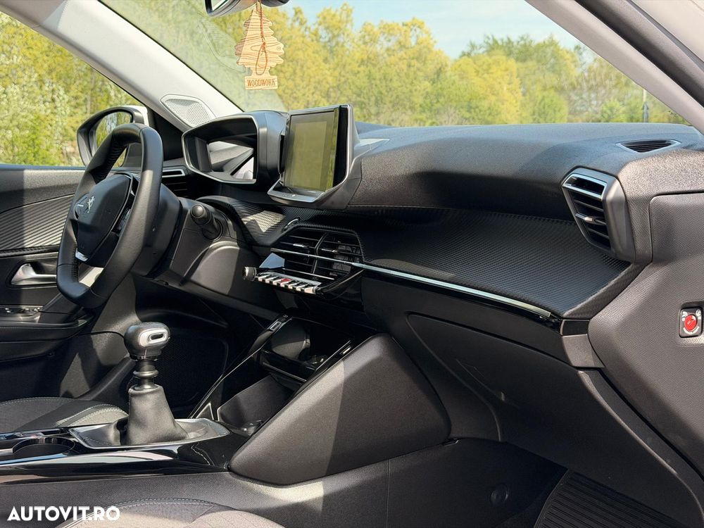 Peugeot 2008 1.2 L PureTech STT Allure - 22