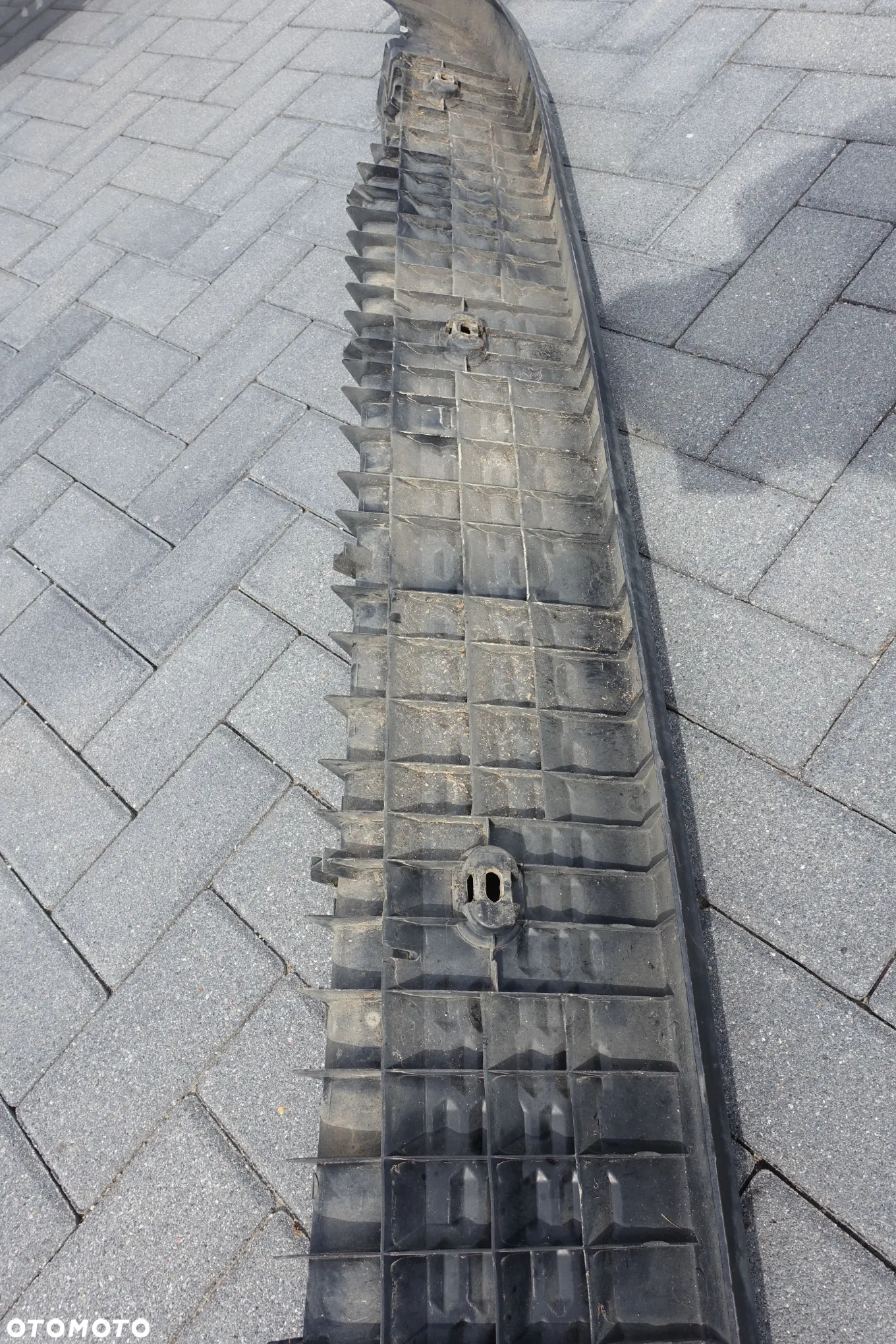 STOPIEŃ NAKŁADKA ZDERZAKA TYŁ IVECO DAILY 14r- - 8