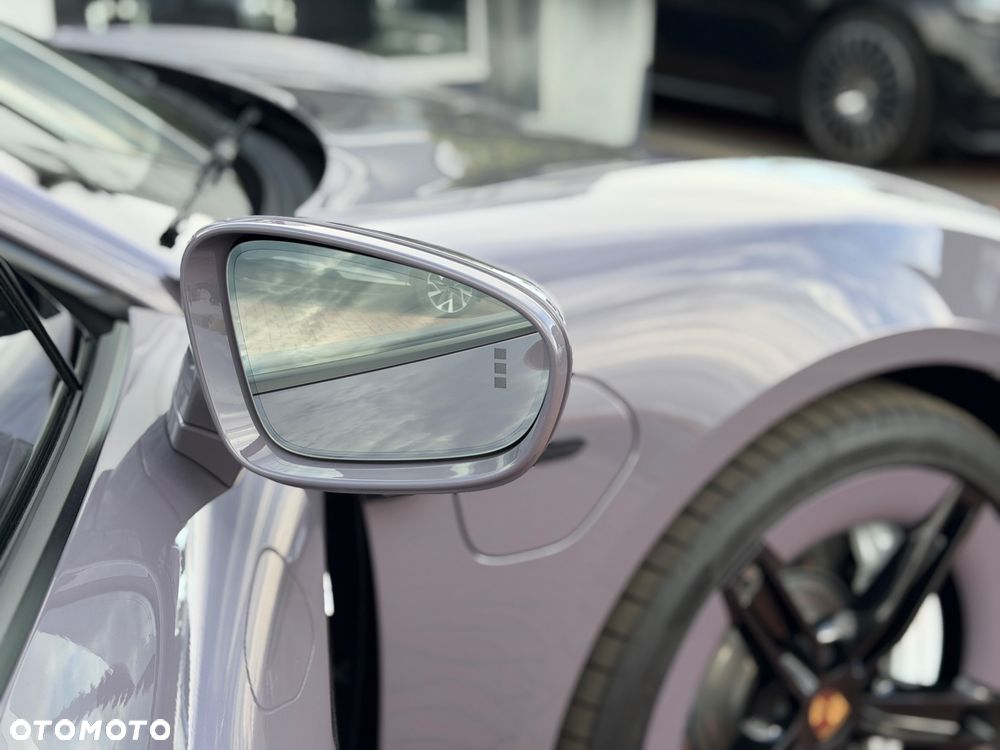 Porsche Taycan 105kWh Performance Plus - 36