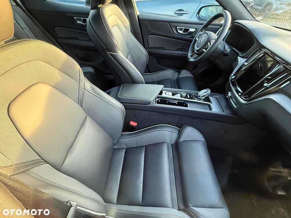 Volvo S60 B4 B DKG Plus Dark - 6