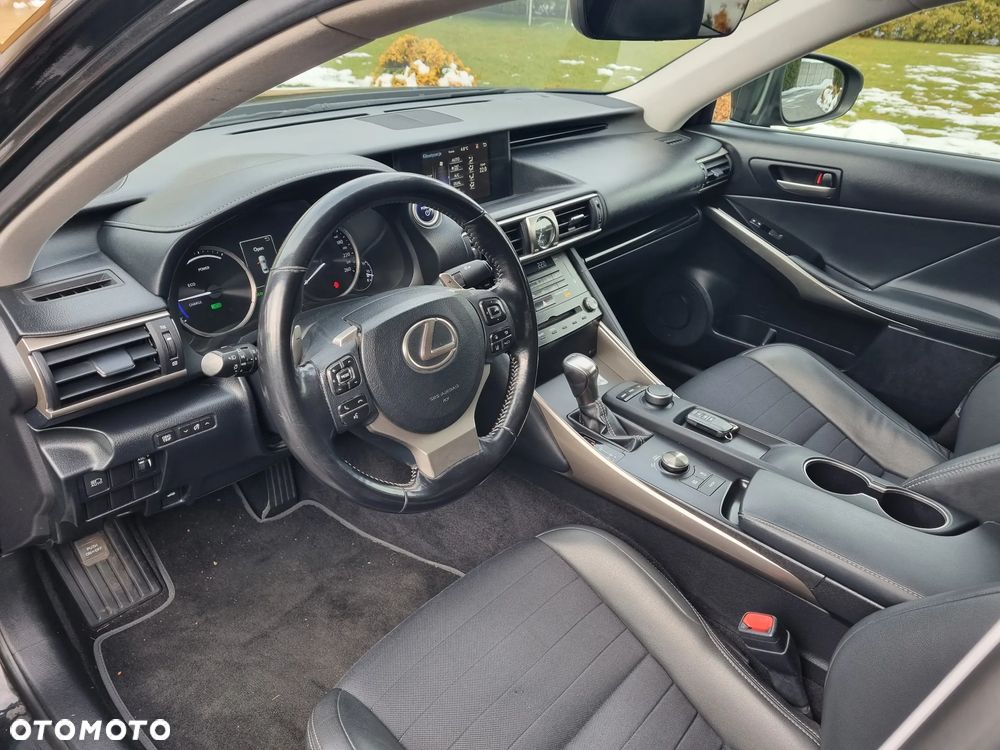 Lexus IS Business Edition - 9