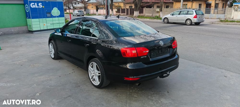 Volkswagen Jetta 1.6 TDI Blue Motion Technology Life - 6