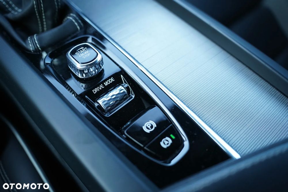 Volvo S60 T5 R-Design - 33