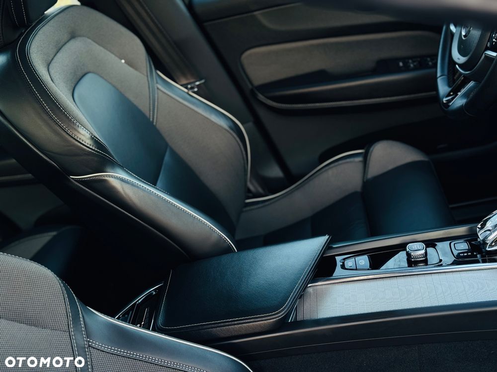 Volvo XC 60 B4 D AWD Geartronic RDesign - 22