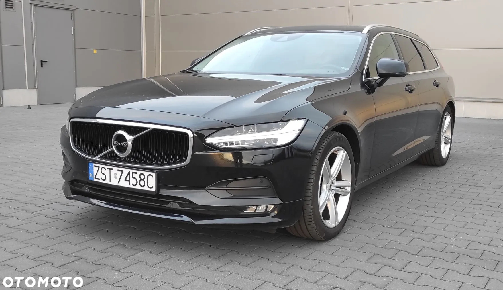 Volvo V90 D4 Momentum - 2