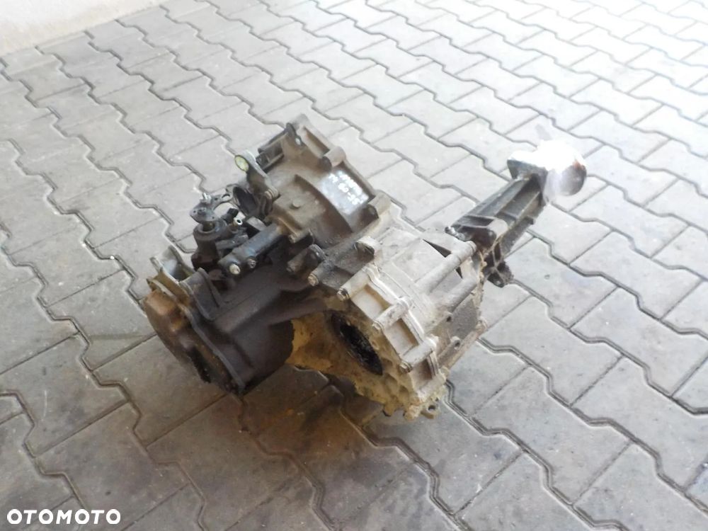 VW T4 90-95 1.9 TD 2.4D SKRZYNIA BIEGÓW AYE - 1