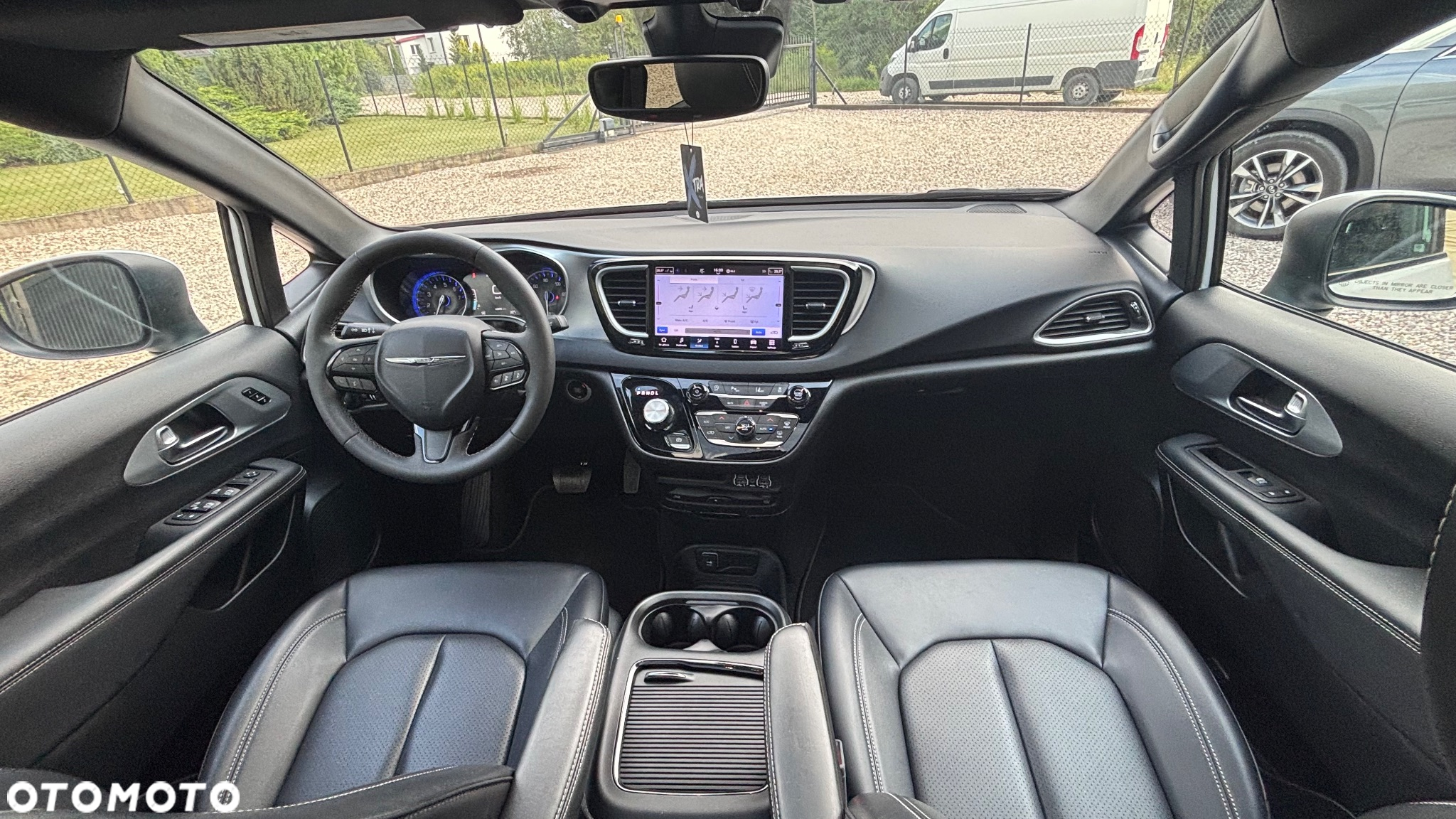 Chrysler Pacifica - 29