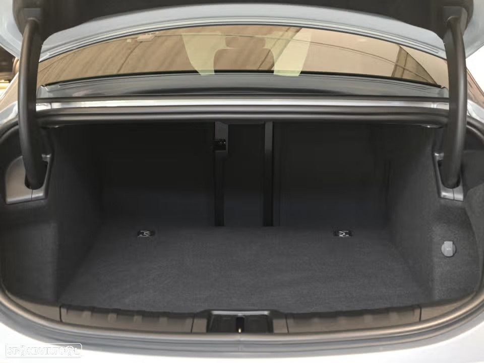 Porsche Taycan Standard - 11