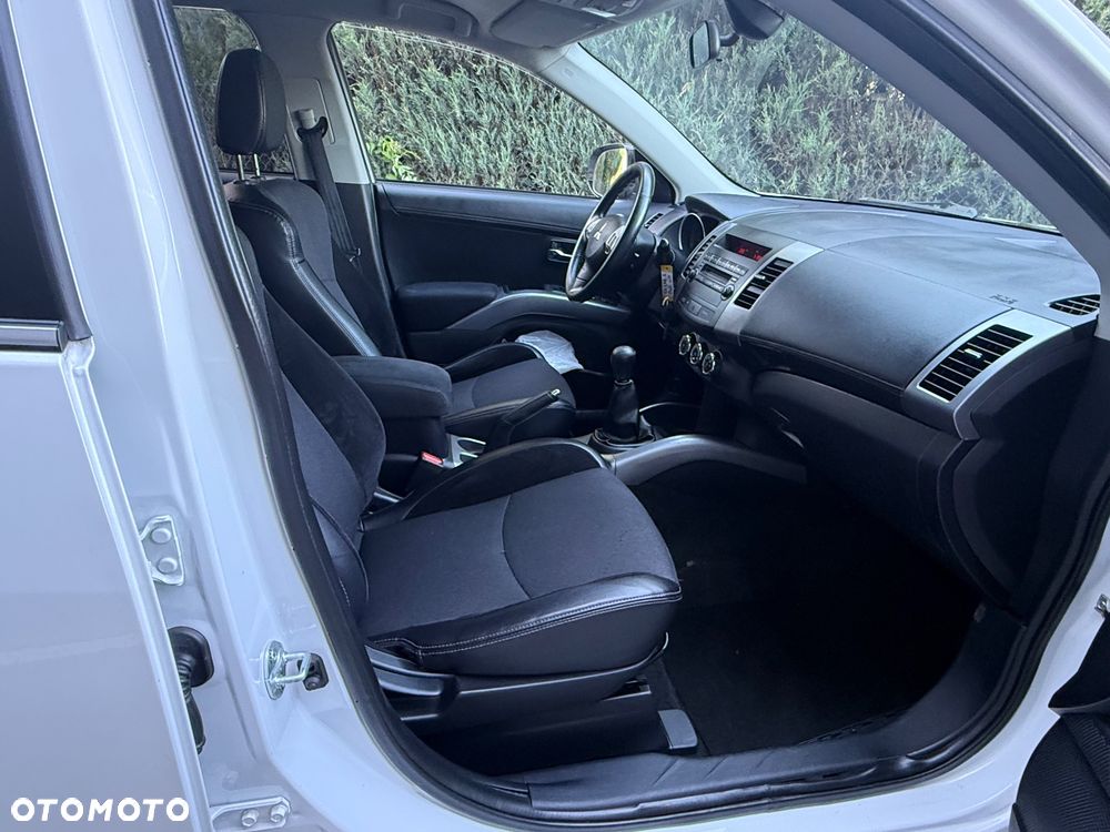 Mitsubishi Outlander 2.0 2WD Inform - 29