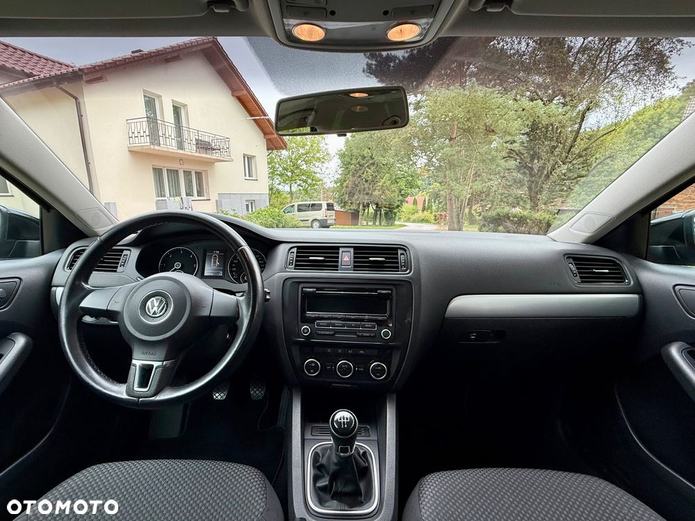 Volkswagen Jetta 1.6 TDI Comfortline - 32