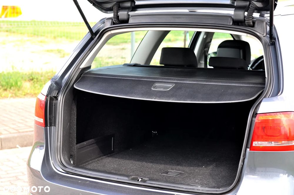 Volkswagen Passat - 11