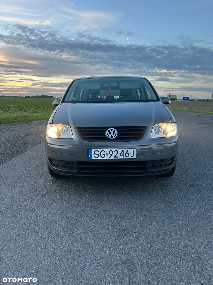 Volkswagen Touran 1.6 FSI Basis - 8