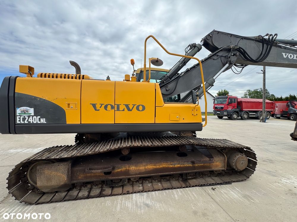 Volvo EC 240 CNL - 6