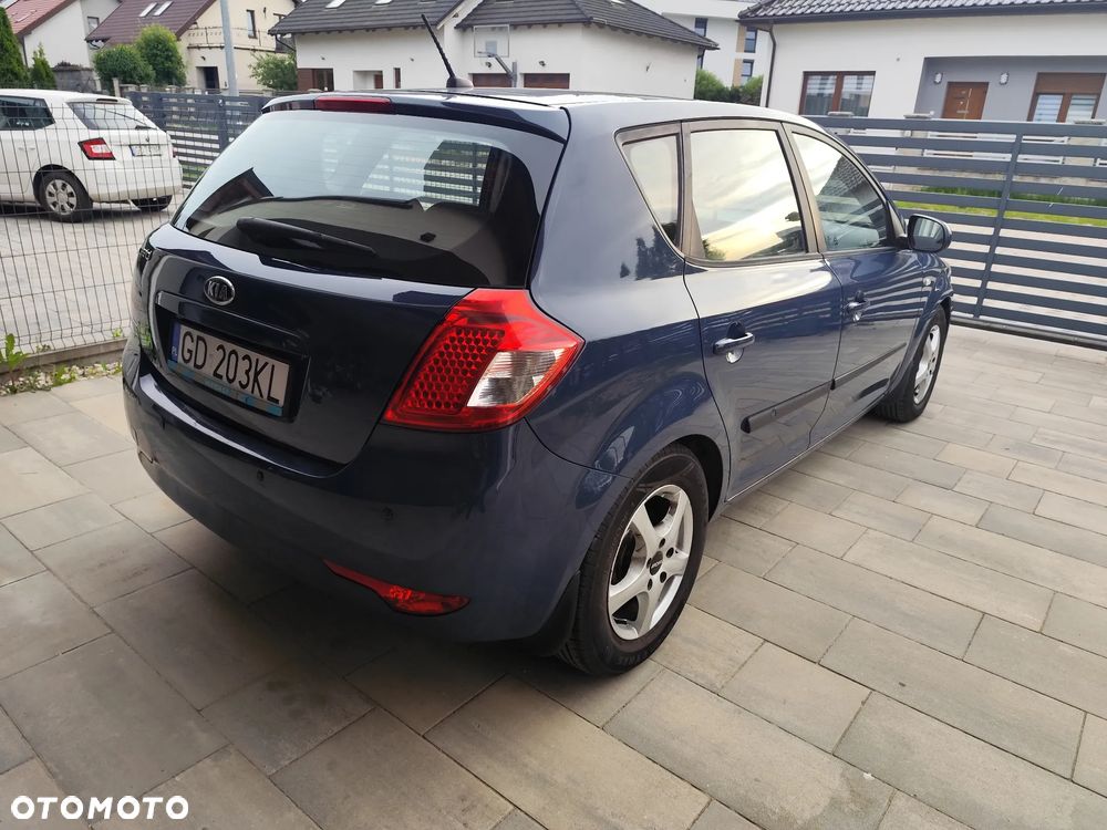 Kia Ceed 1.6 L - 10