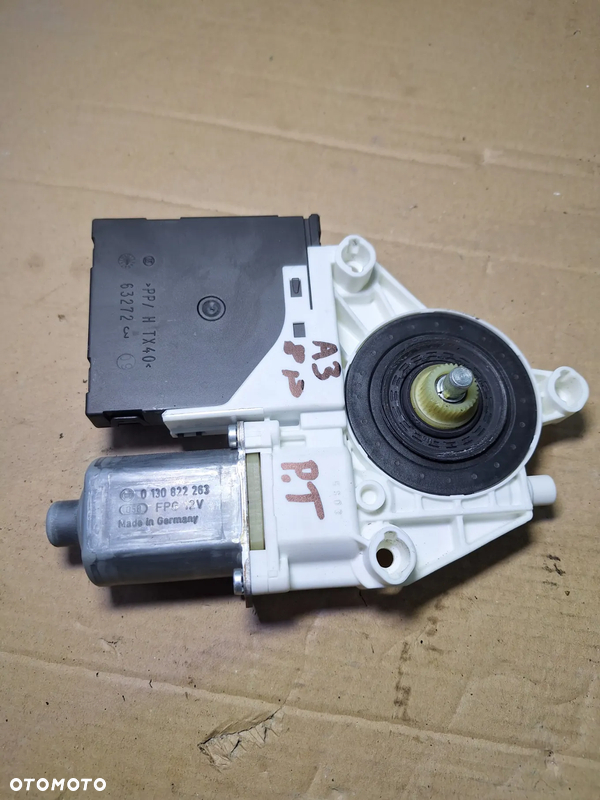 AUDI A3 8P LIFT silniczek szyby prawy przód lub tył  8P0959802Q    8P4959802F