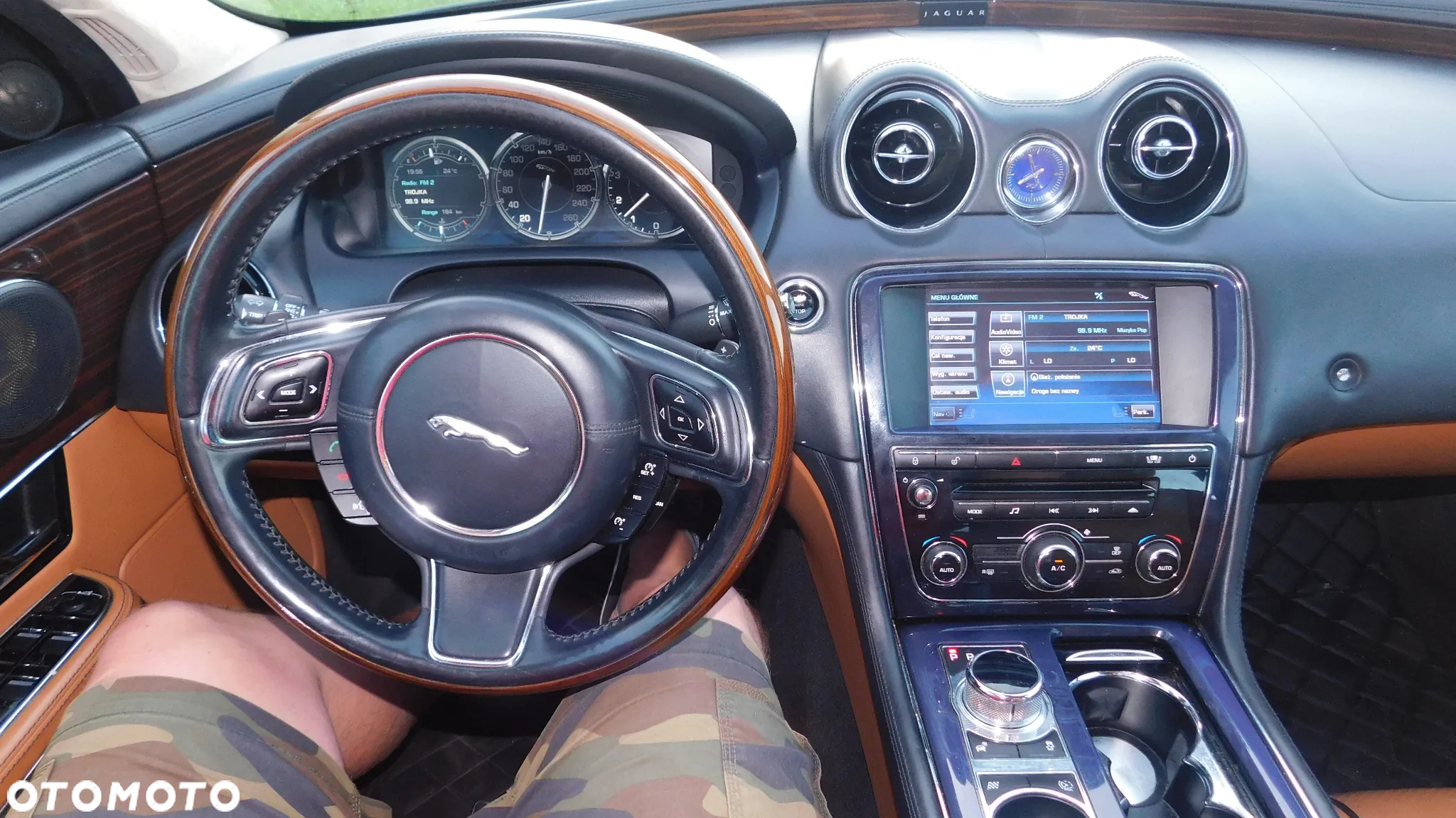 Jaguar XJ 5.0 V8 LWB Premium Luxury - 24