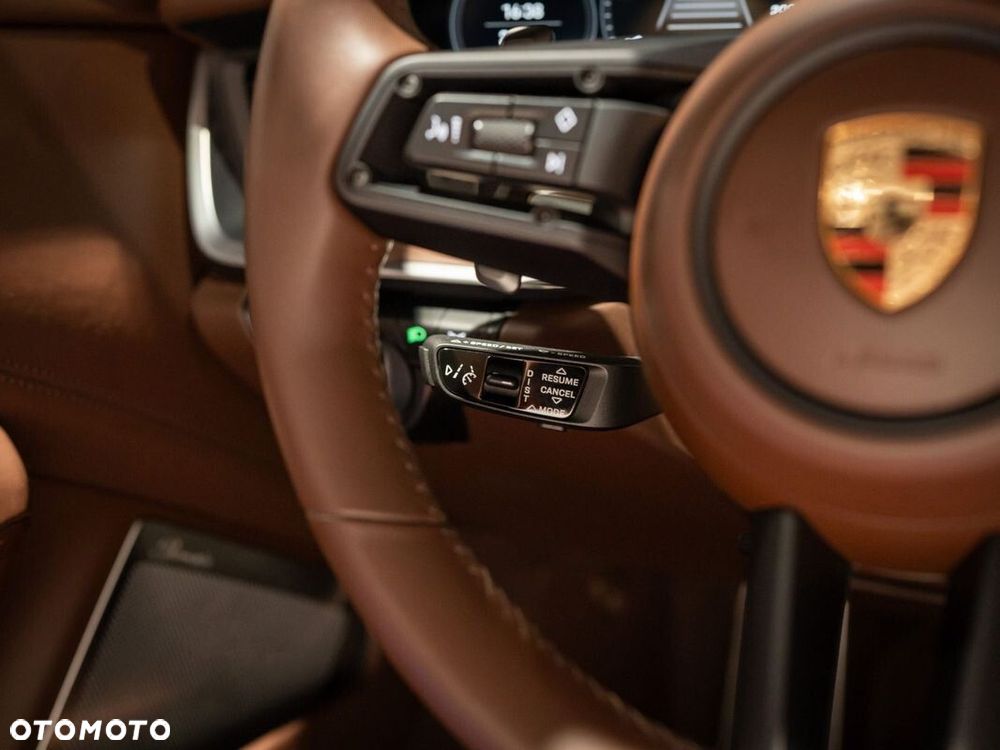 Porsche 911 Targa 4 GTS - 32