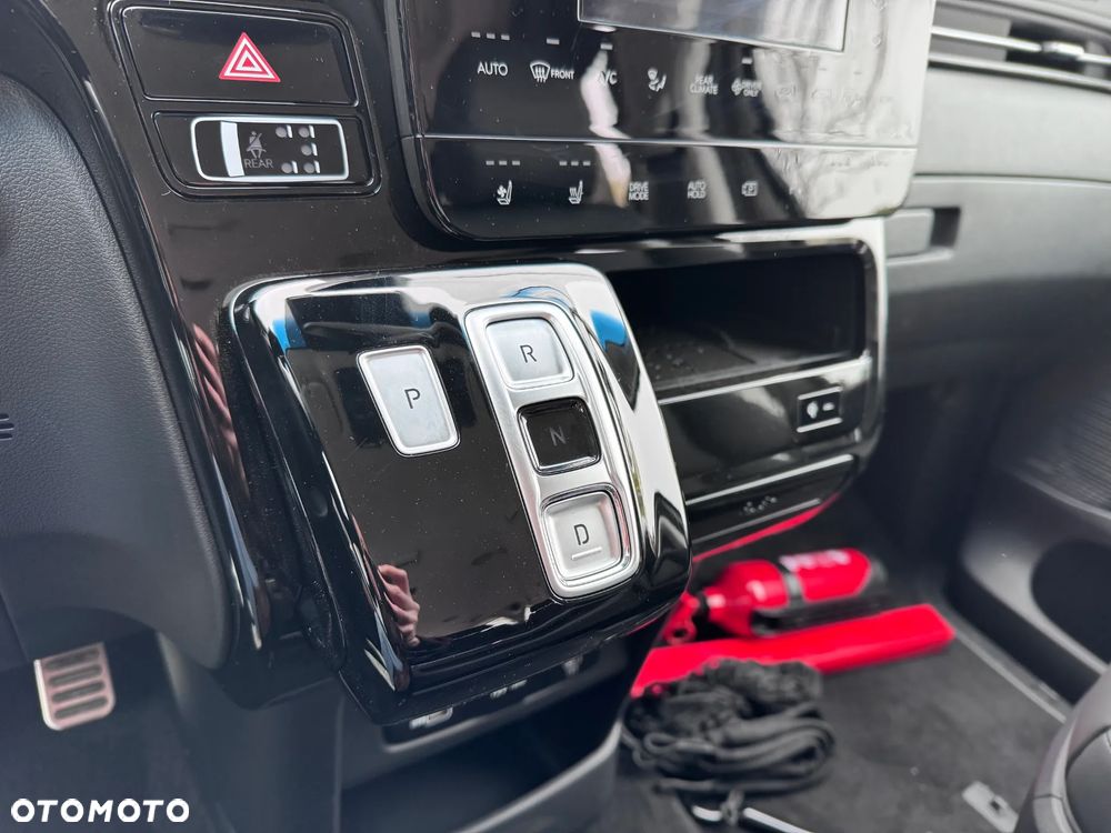 Hyundai Staria 1.6 T-GDI HEV Luxury - 26