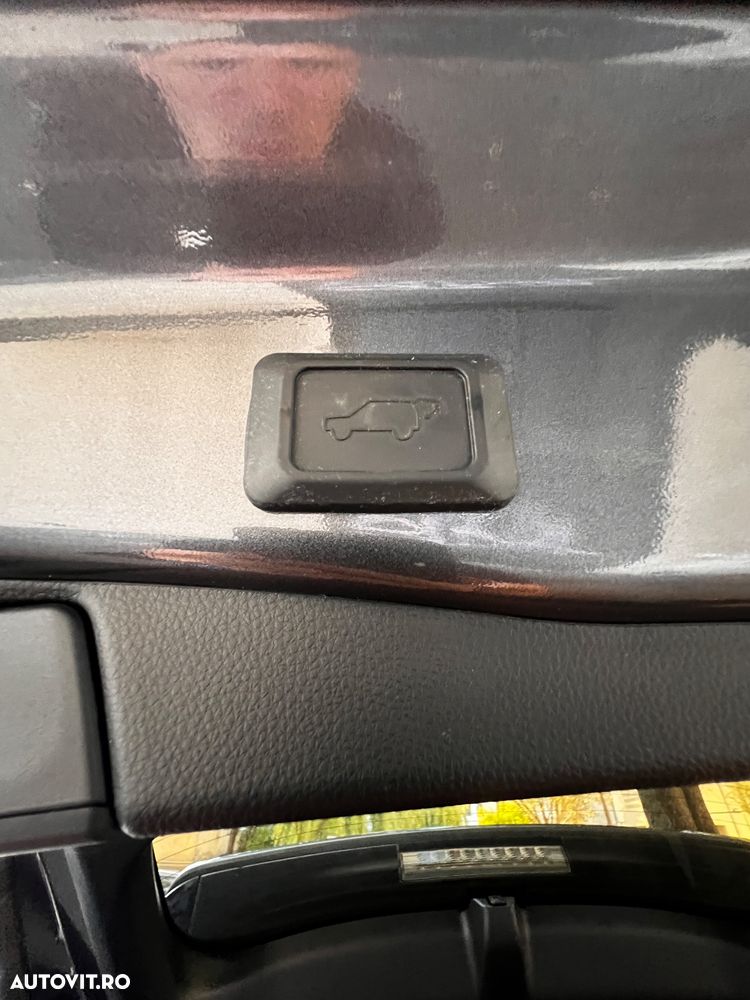 Toyota RAV4 2.5 Hybrid VVT-iE 4x4 Luxury - 28