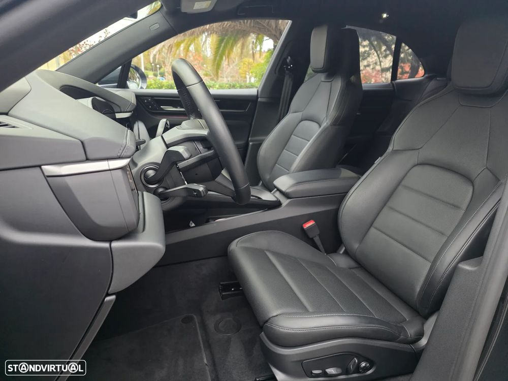 Porsche Macan Electric 4 - 21