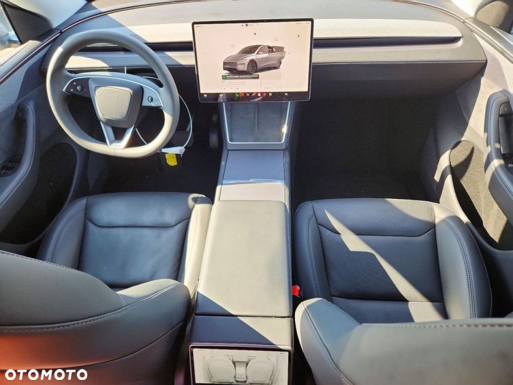 Tesla Model Y - 10