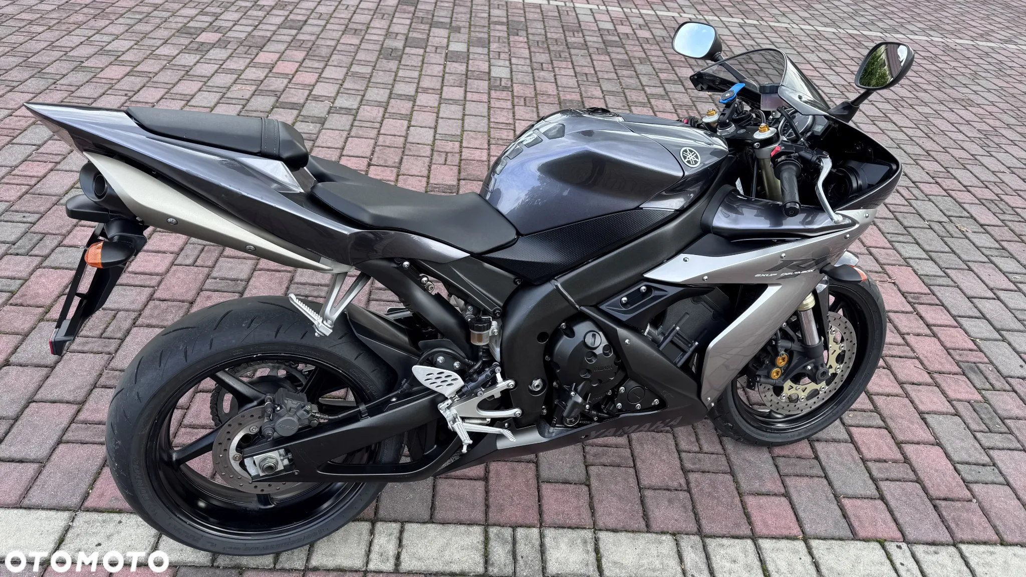 Yamaha R1 - 6